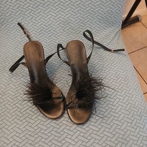 Source Unknown Elegant Black Heels with Feather Touch
